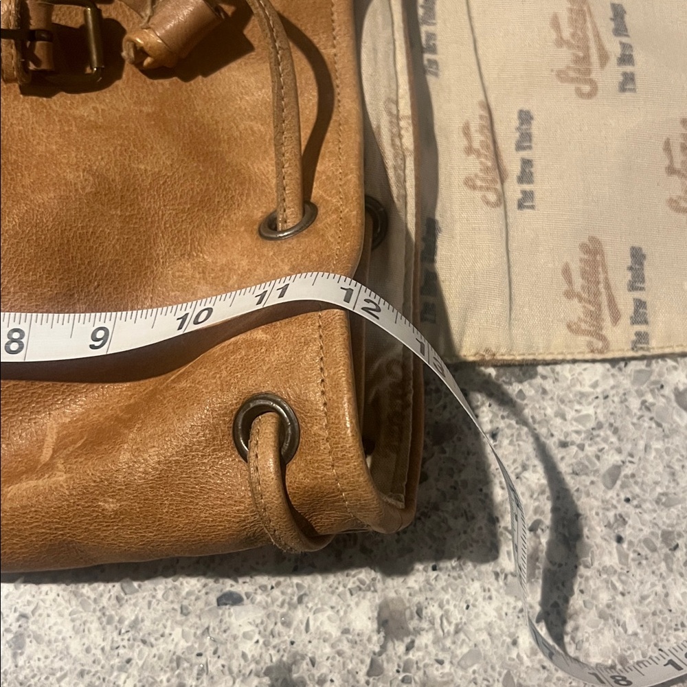Leather backpack - Picture 9 of 11